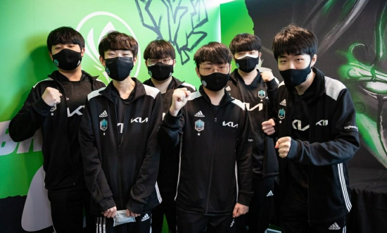 S15瑞士轮16强赛首日精彩对决回顾